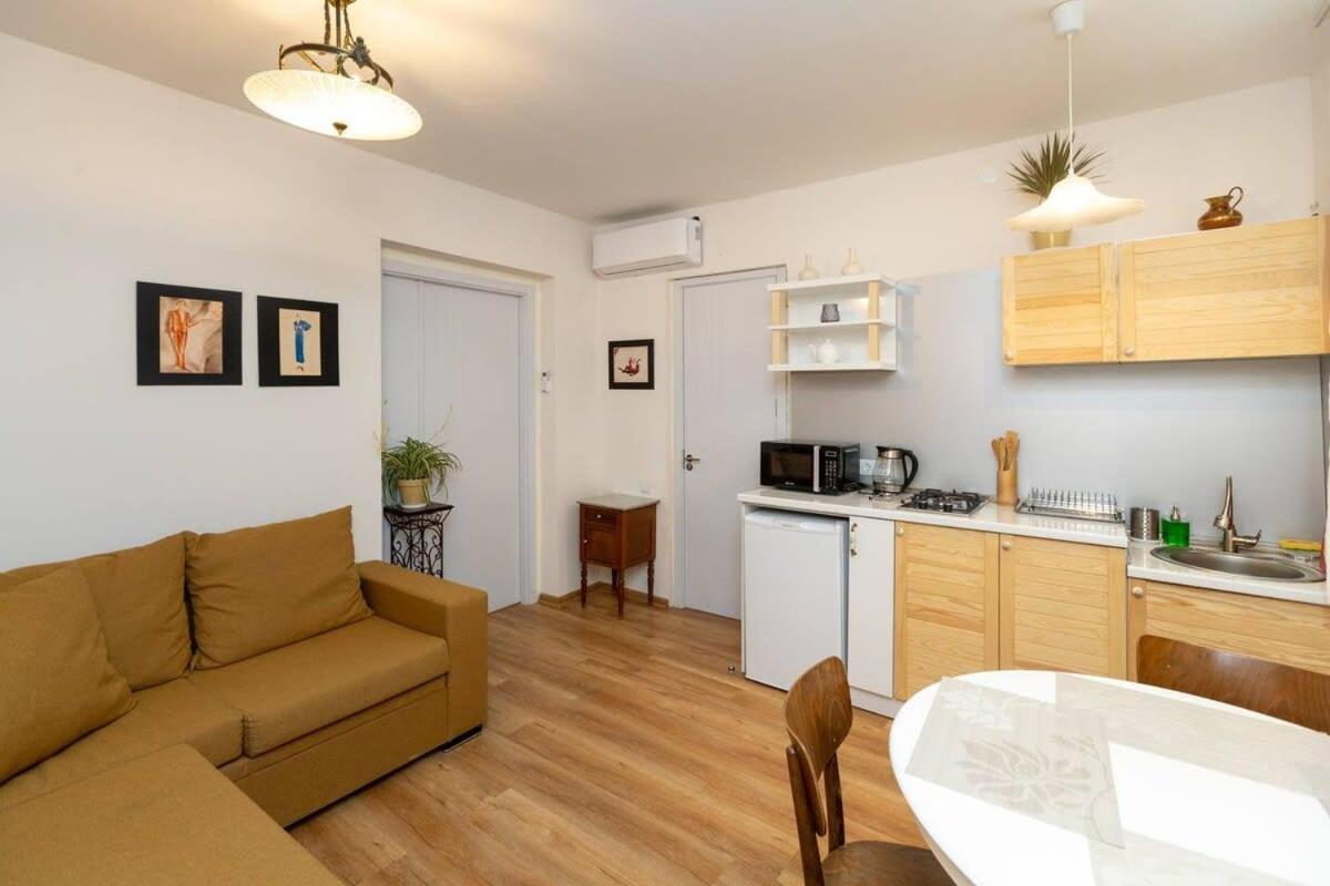 Wehost Liberty Square Apartments Тбилиси Екстериор снимка